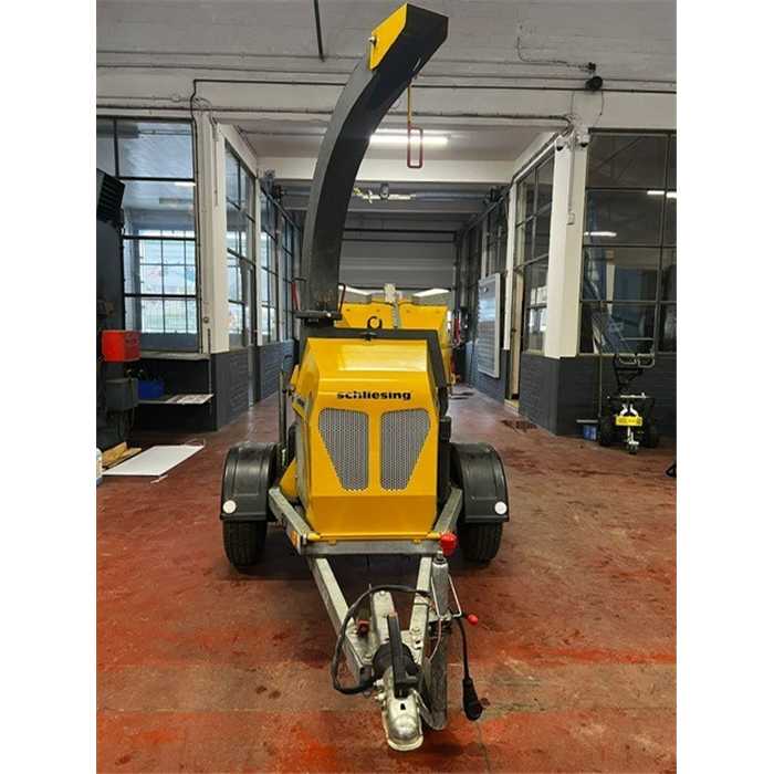 LOCATION Broyeur à moteur Diesel sur essieu simple Schliesing 175 MX - 16 cms de diamètre de coupe - caution 500 LOCATION Broyeur à moteur Diesel sur essieu simple Schliesing 175 MX - 16 cms de diamètre de coupe - caution 500