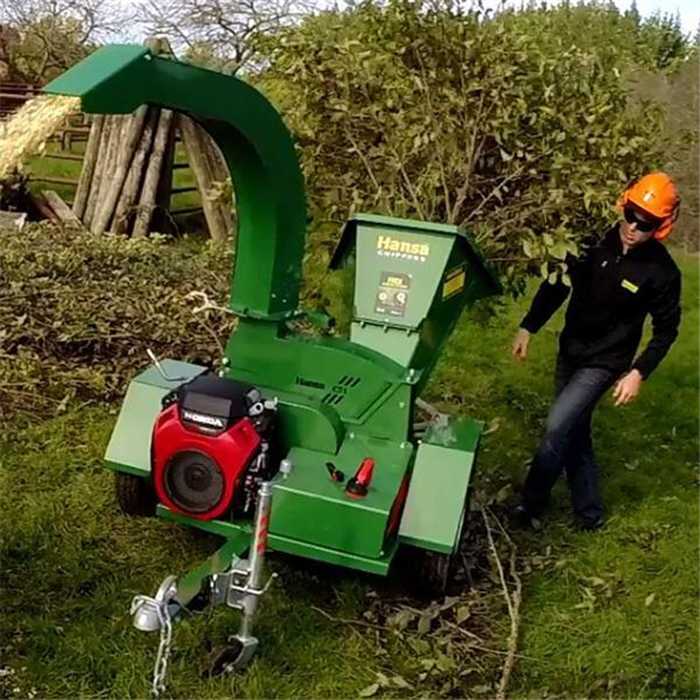 LOCATION broyeur de branches sur remorque Hansa C21 21 cv moteur Honda jusqu'à 130 mm - 407 kgs - caution 400€ LOCATION broyeur de branches sur remorque Hansa C21 21 cv moteur Honda jusqu'à 130 mm - 407 kgs - caution 400€