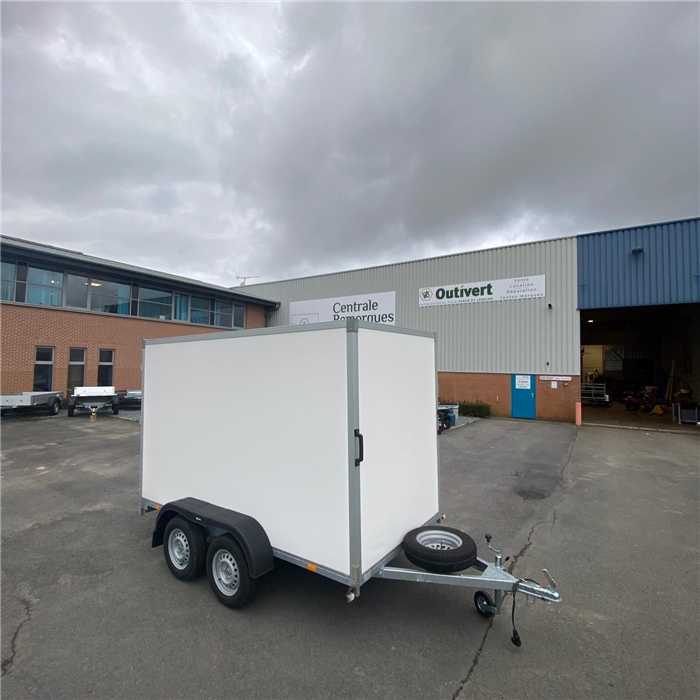 Location - Remorque Syma fermée 307x151x180 - 750 kg - 2 essieux - caution 200 € Location - Remorque Syma fermée 307x151x180 - 750 kg - 2 essieux - caution 200 €