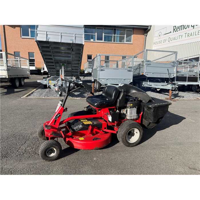 Occasion - Tracteur tondeuse Snapper 28 HI VAC - avec bac de collecte et cache mulching Occasion - Tracteur tondeuse Snapper 28 HI VAC - avec bac de collecte et cache mulching